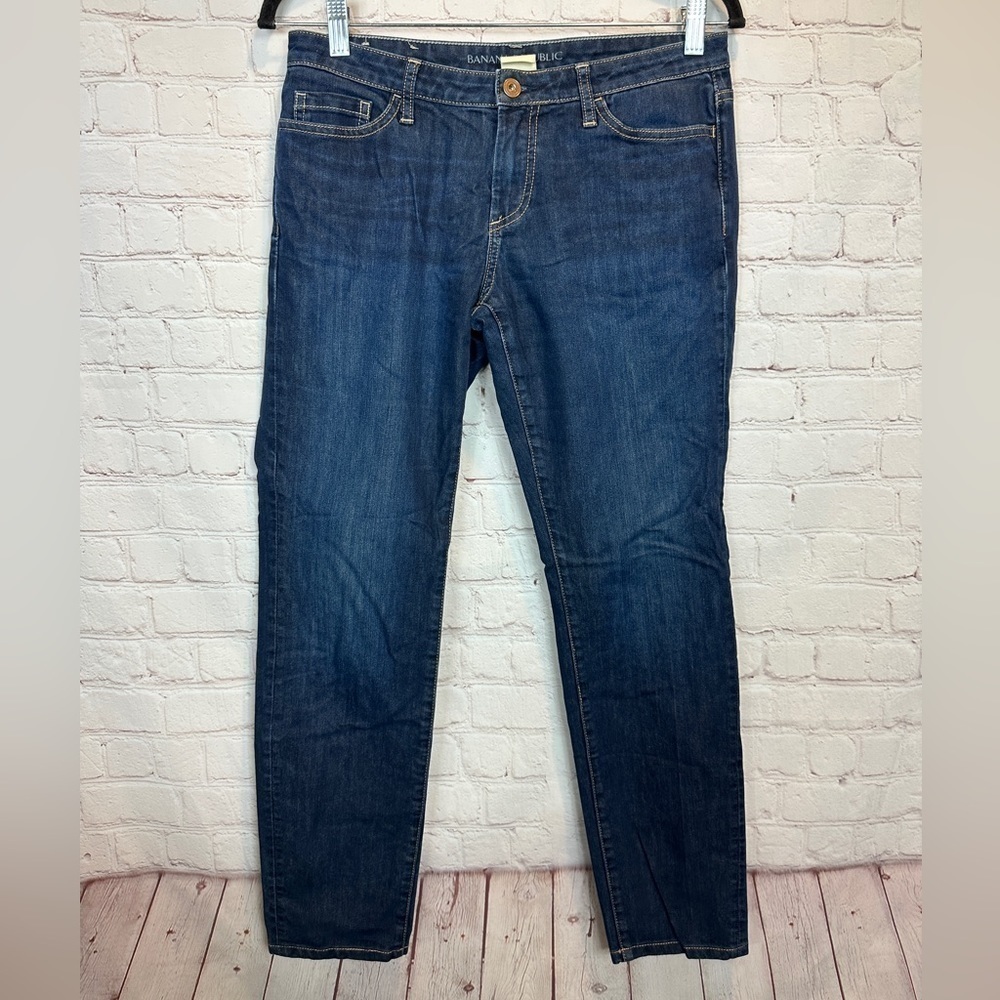 Banana Republic women's Ultimate Skinny jeans, sz 29, GUC